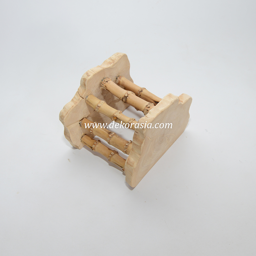 The Bird Perch is crafted from high-quality and sturdy coffee wood, and bamboo cendani